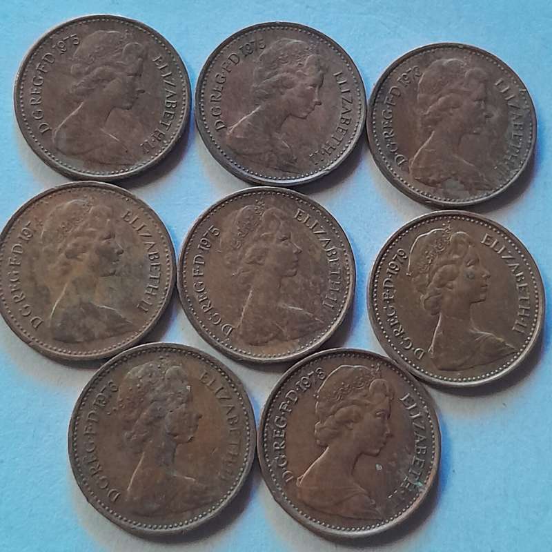 8 x UK (British) New Half Penny Coins