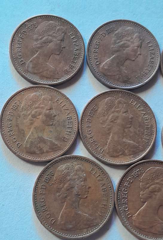 8 x UK (British) New Half Penny Coins