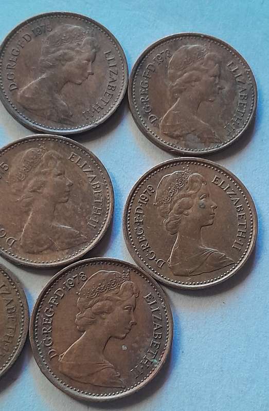 8 x UK (British) New Half Penny Coins