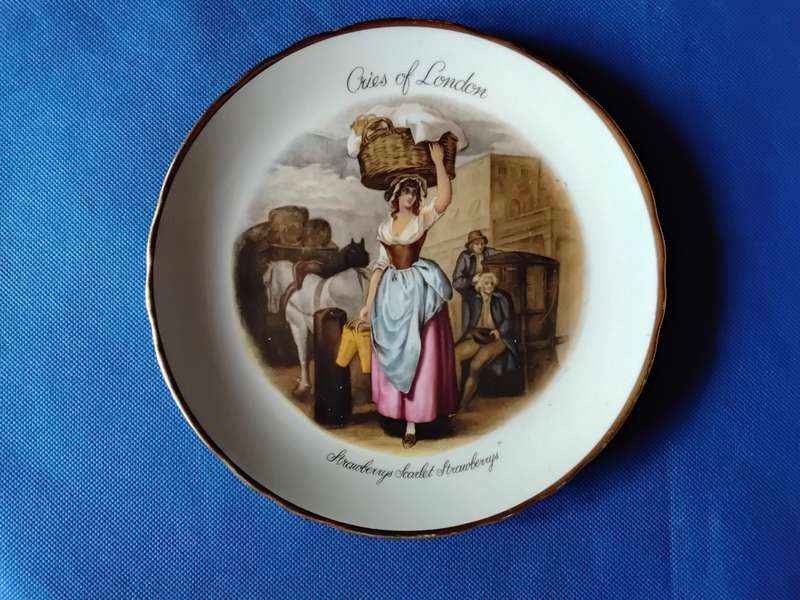 Tuscan Fine English Bone China "Cries of London" Strawberry Seller Display Plate
