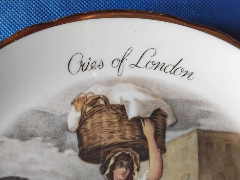 Tuscan Fine English Bone China "Cries of London" Strawberry Seller Display Plate