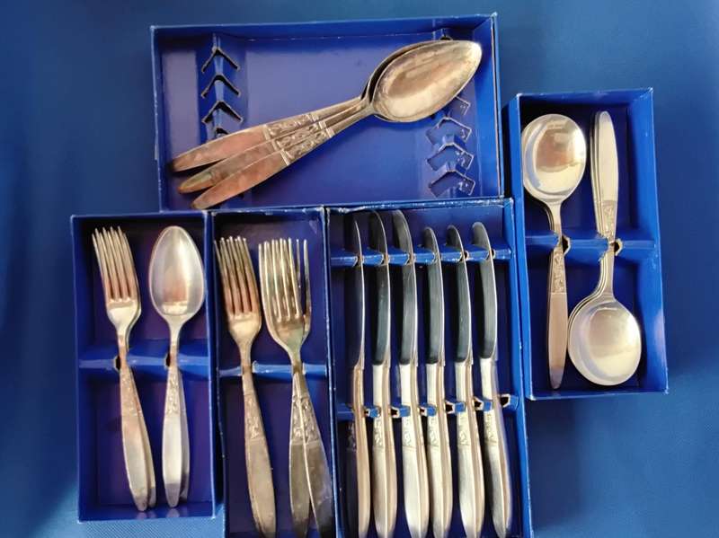Du Montfort Plate Sheffield Cutlery - 28 Pieces