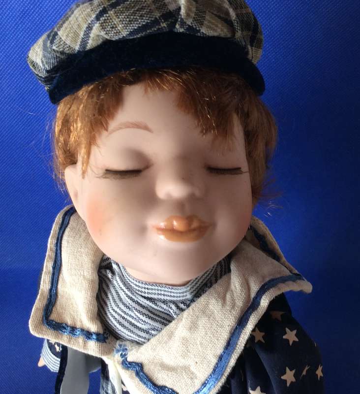 Porcelain Kissing Dolls