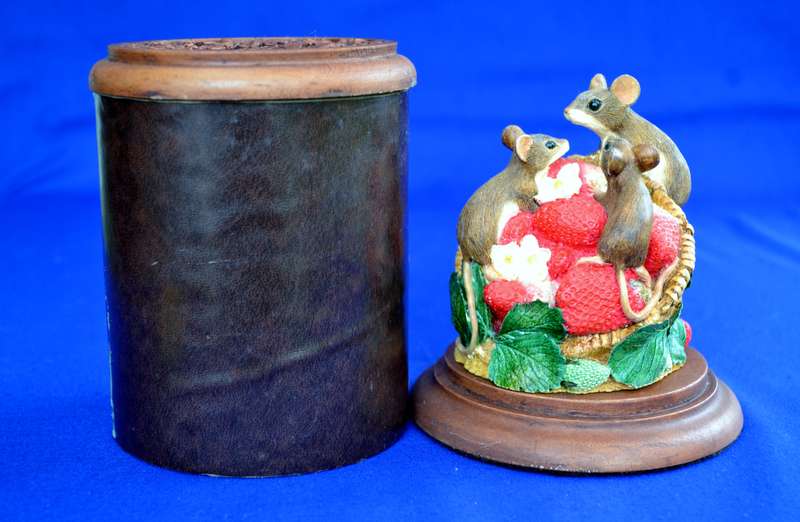 Collectable "Country Collection of Knysna" Limited Edition Country Mice - Strawberries