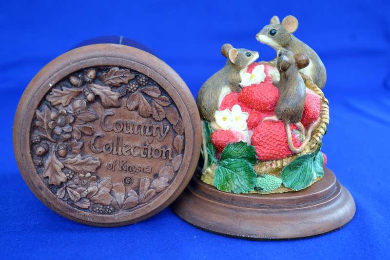 Collectable "Country Collection of Knysna" Limited Edition Country Mice - Strawberries