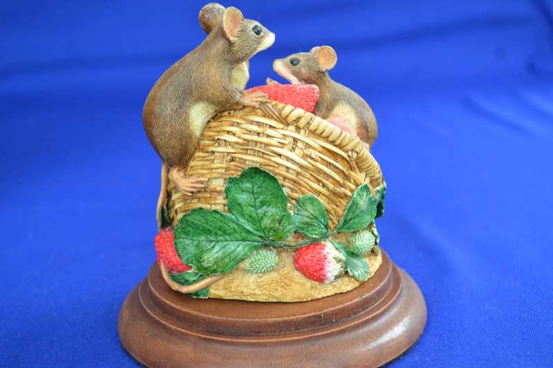 Collectable "Country Collection of Knysna" Limited Edition Country Mice - Strawberries