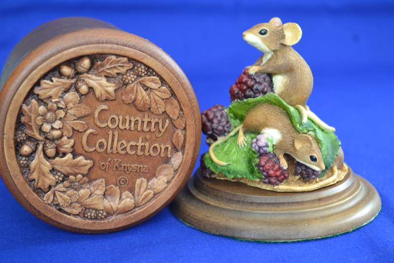 Collectable "Country Collection of Knysna" Limited Edition Country Mice - Berries
