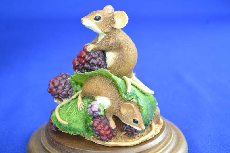 Collectable "Country Collection of Knysna" Limited Edition Country Mice - Berries