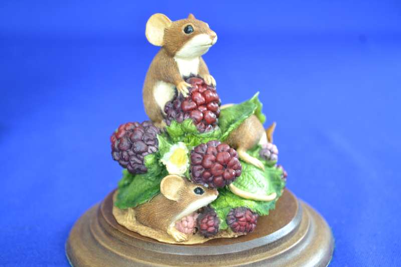 Collectable "Country Collection of Knysna" Limited Edition Country Mice - Berries