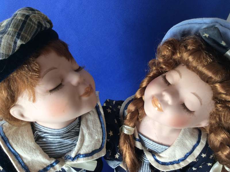Porcelain Kissing Dolls