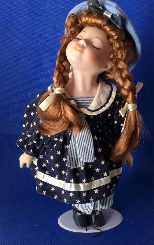 Porcelain Kissing Dolls