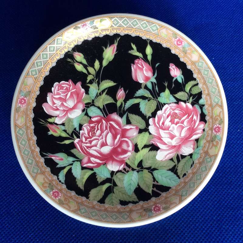 Selection of  Miniature Imari and Imari Style Plates - 5 Pieces