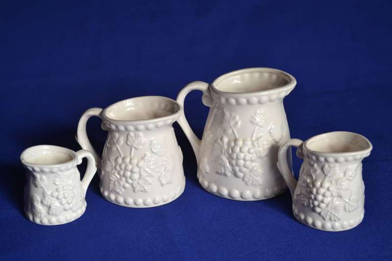 Ser of Four Vintage Ceramic Measuring Cups c1950's