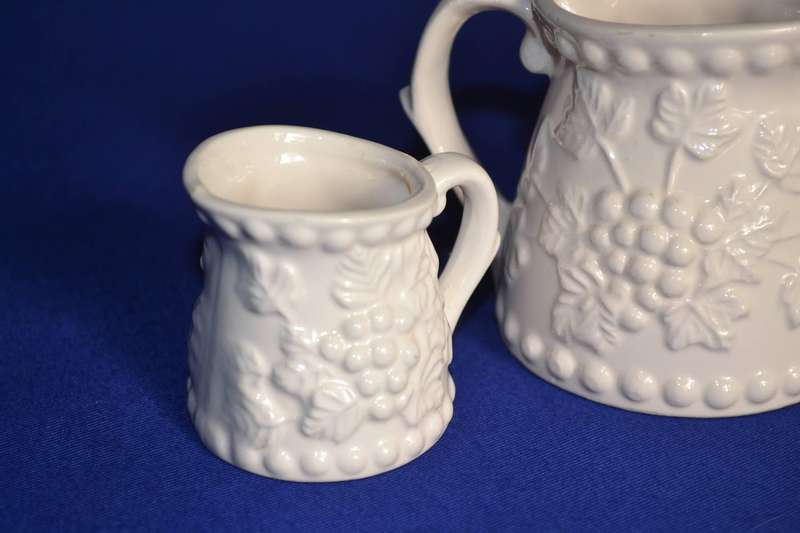 Ser of Four Vintage Ceramic Measuring Cups c1950's