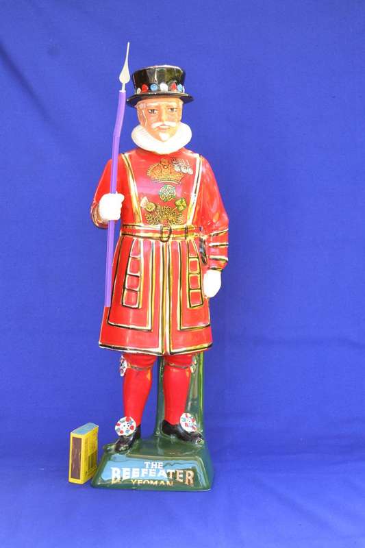 True Vintage 1960's Coronetti Cunardo Italy "The Beefeater Yeoman" Porcelain Decanter