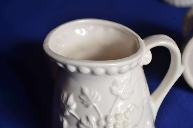 Ser of Four Vintage Ceramic Measuring Cups c1950's
