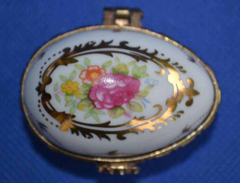 Limoges France L.F. - Vintage Collectable Porcelain Pill Box