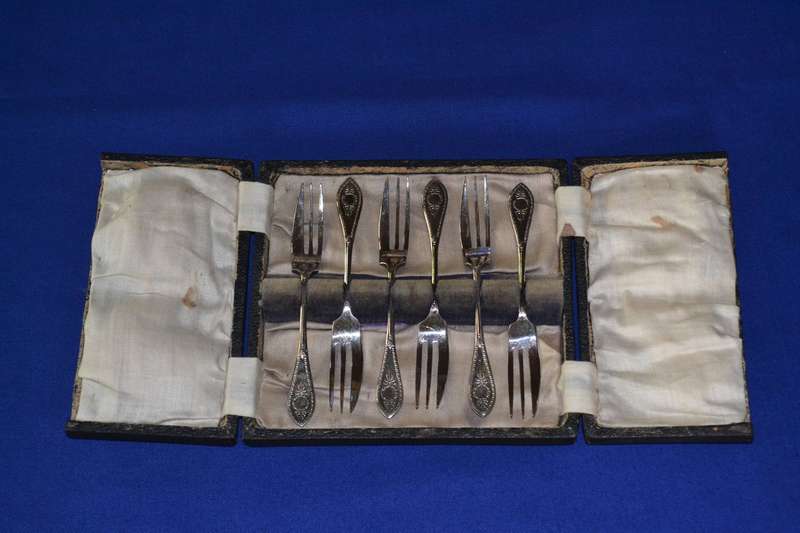Set of 6 Vintage EPNS Silver Plate Cake Forks in Original Presentation Box