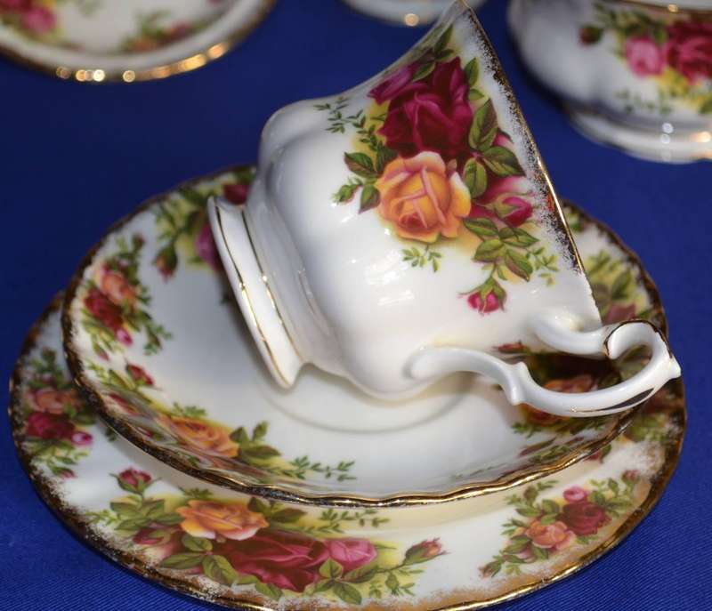 Royal Albert Tea Set "Old Country Roses" - 29 Pieces