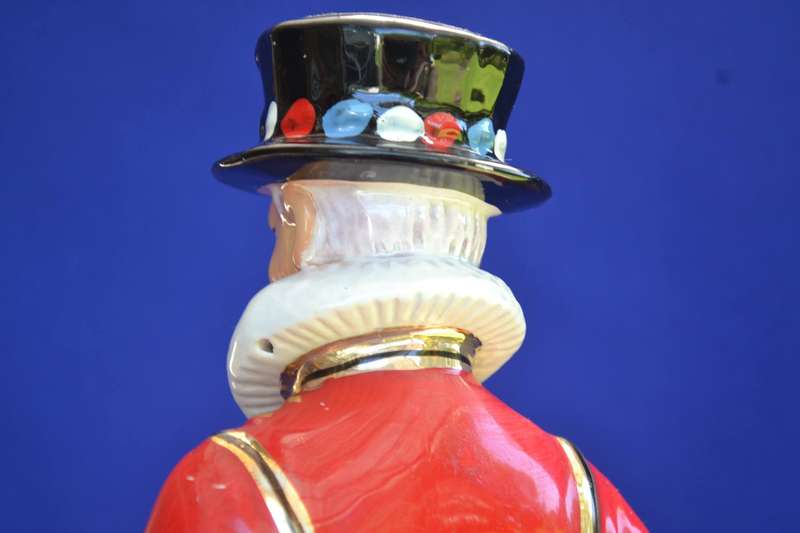 True Vintage 1960's Coronetti Cunardo Italy "The Beefeater Yeoman" Porcelain Decanter