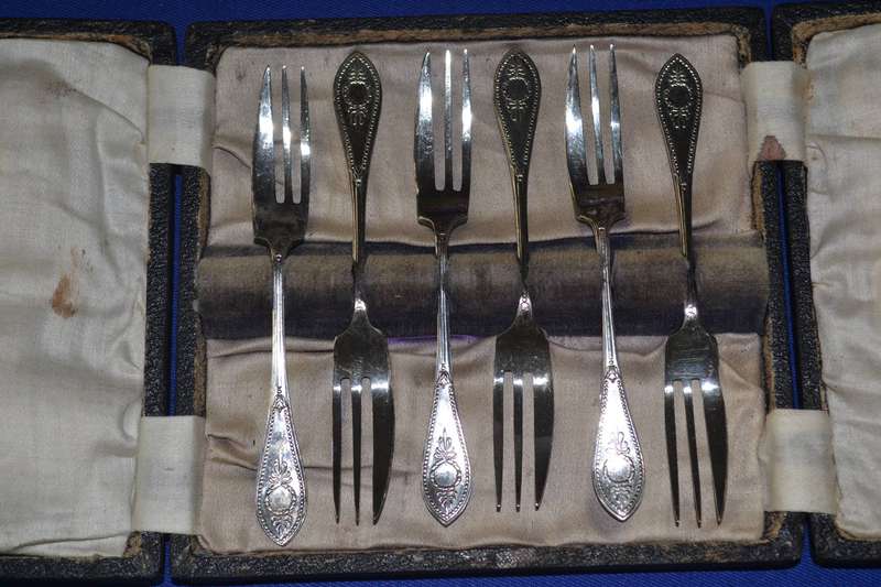 Set of 6 Vintage EPNS Silver Plate Cake Forks in Original Presentation Box