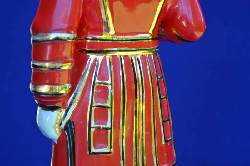 True Vintage 1960's Coronetti Cunardo Italy "The Beefeater Yeoman" Porcelain Decanter
