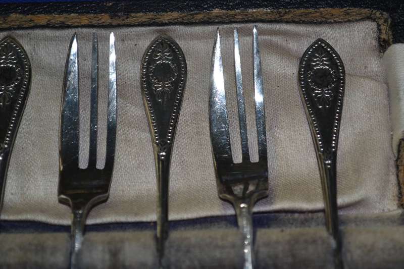 Set of 6 Vintage EPNS Silver Plate Cake Forks in Original Presentation Box