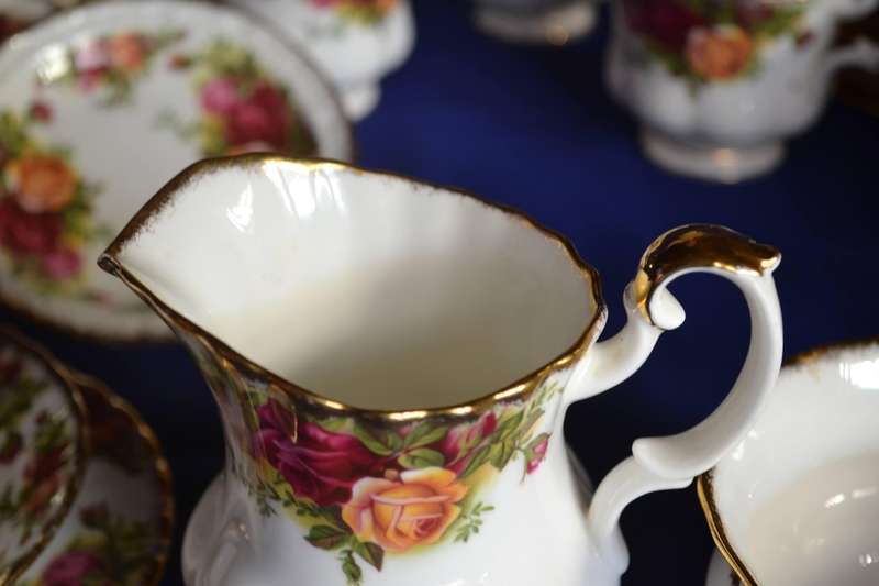 Royal Albert Tea Set "Old Country Roses" - 29 Pieces