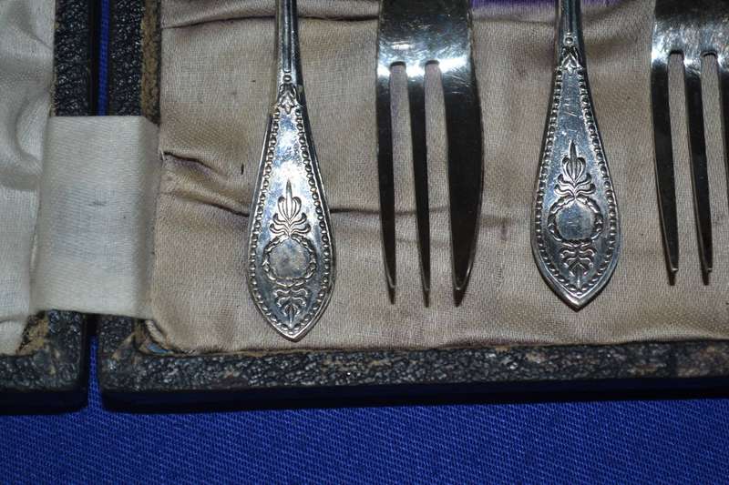 Set of 6 Vintage EPNS Silver Plate Cake Forks in Original Presentation Box