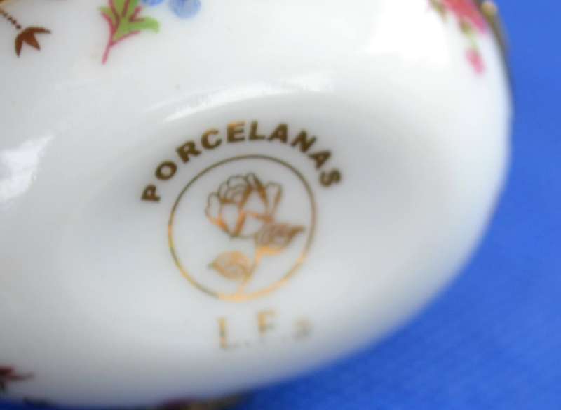 Limoges France L.F. - Vintage Collectable Porcelain Pill Box