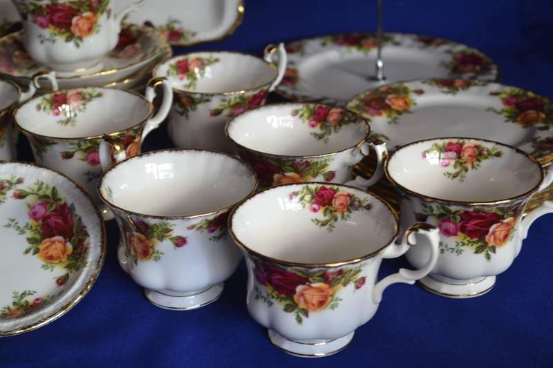 Royal Albert Tea Set "Old Country Roses" - 29 Pieces