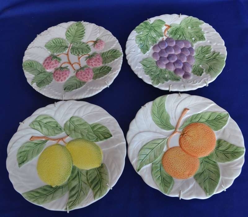 Set of 4 Decorative Wall Plates - Fruit Design - with wall hanging clips