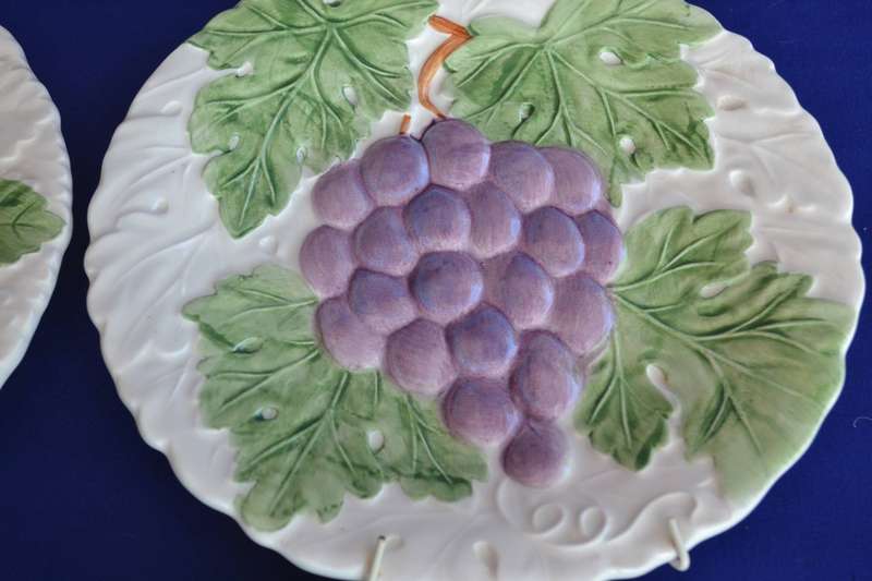 Set of 4 Decorative Wall Plates - Fruit Design - with wall hanging clips