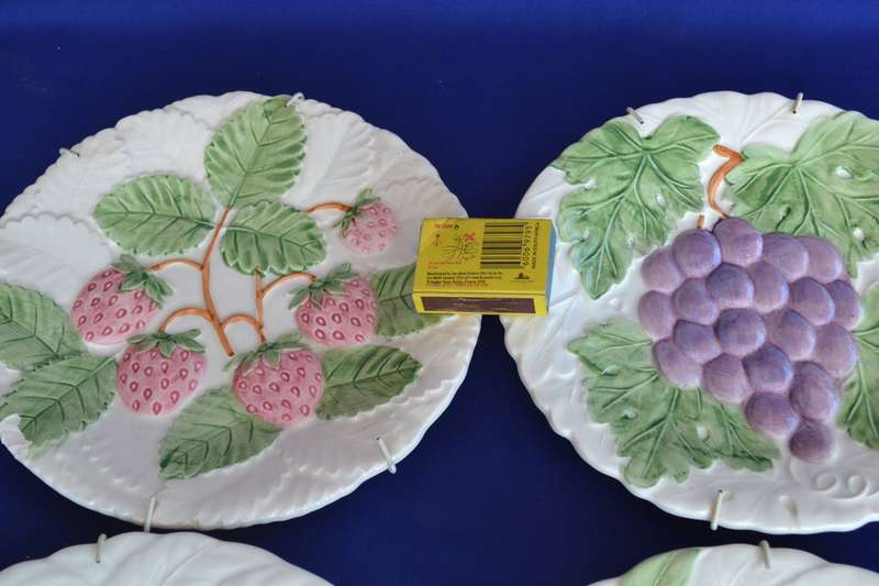 Set of 4 Decorative Wall Plates - Fruit Design - with wall hanging clips