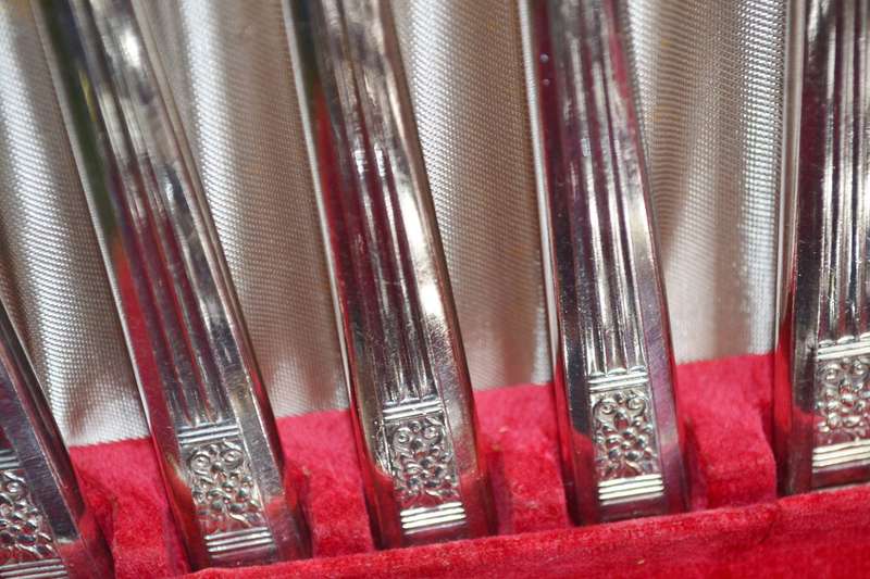 True Vintage Viners Cutlery Canteen on Legs with 89 Piece Cutlery Set (Viners & T Turner)