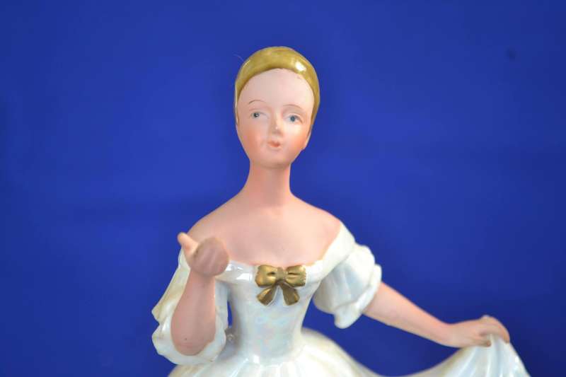 Pair of Vintage Porcelain Figurines