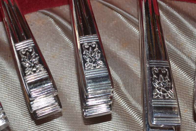 True Vintage Viners Cutlery Canteen on Legs with 89 Piece Cutlery Set (Viners & T Turner)