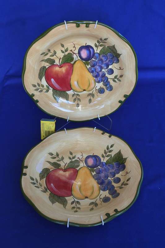 Pair of Decorative Wall Plates - with wall hanging Clips