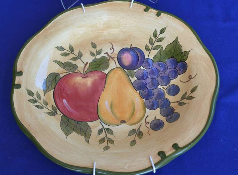 Pair of Decorative Wall Plates - with wall hanging Clips