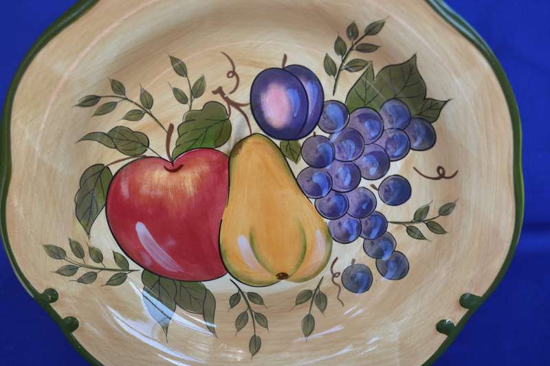Pair of Decorative Wall Plates - with wall hanging Clips