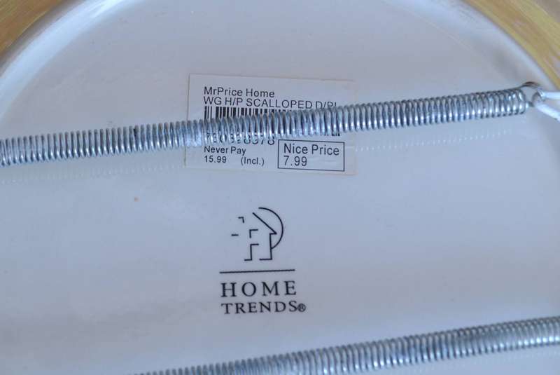 Pair of Decorative Wall Plates - with wall hanging Clips