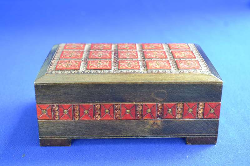 Vintage Hand Carved Polish Folk Art  Hinged Jewelry / trinket box