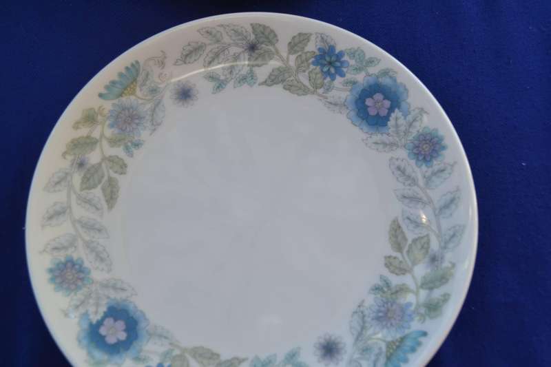 Royal Albert and other Vintage English Porcelain Plates and Saucer - 5 Pieces