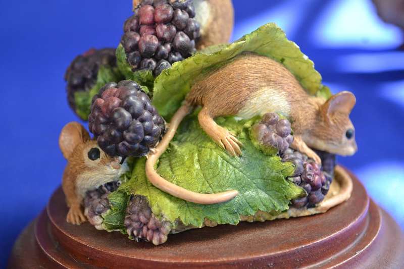 Collectable "Country Collection of Knysna" Limited Edition Country Mice and Miniature Bird