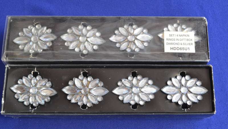 Boxed Set of Four Napkin Rings Diamond and Silver x 2