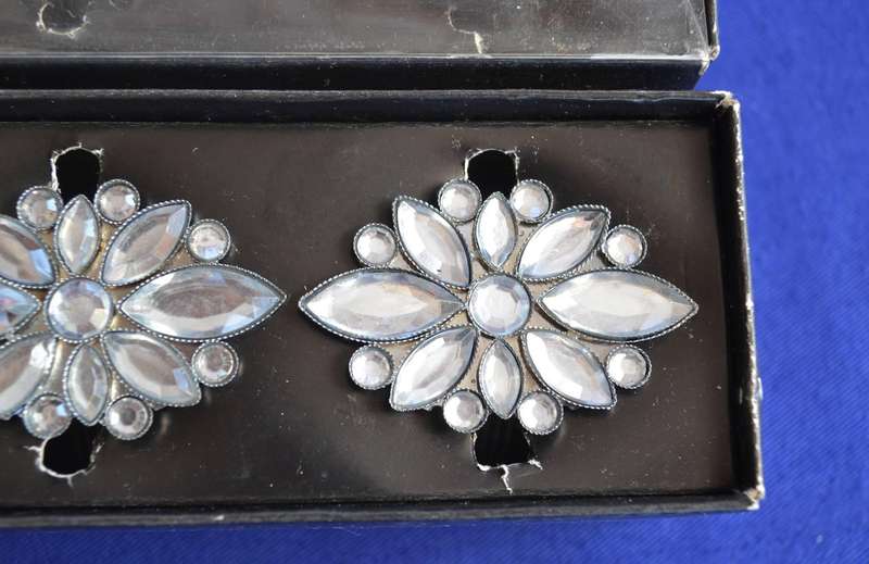 Boxed Set of Four Napkin Rings Diamond and Silver x 2