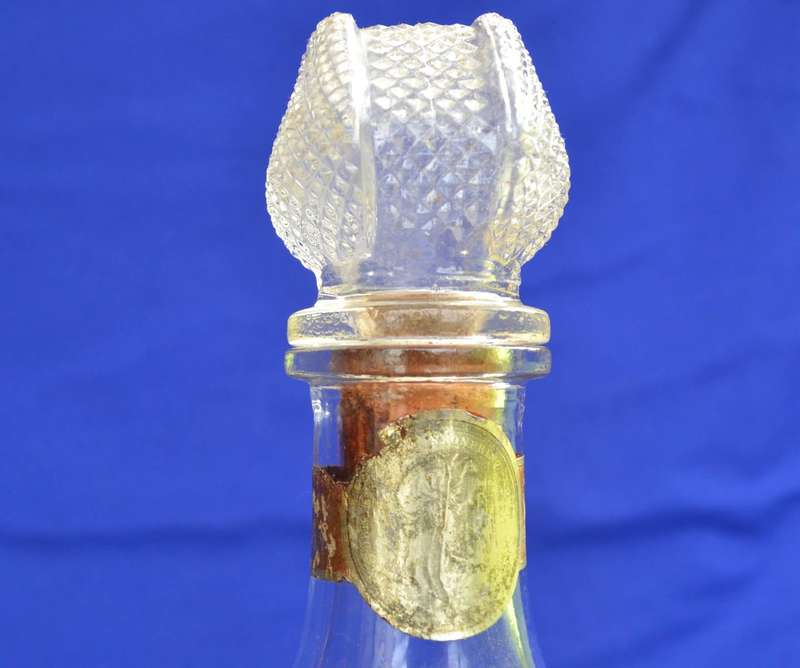Magazzin Wobble Bottle Decanter Bottle and 2 branded Glass Glasses