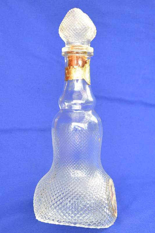 Magazzin Wobble Bottle Decanter Bottle and 2 branded Glass Glasses
