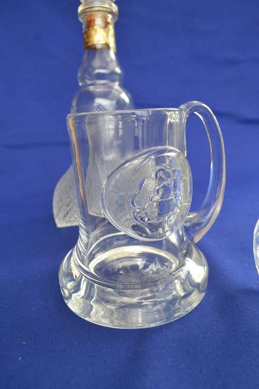 Magazzin Wobble Bottle Decanter Bottle and 2 branded Glass Glasses