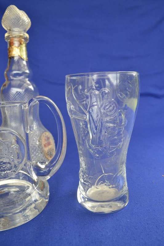 Magazzin Wobble Bottle Decanter Bottle and 2 branded Glass Glasses